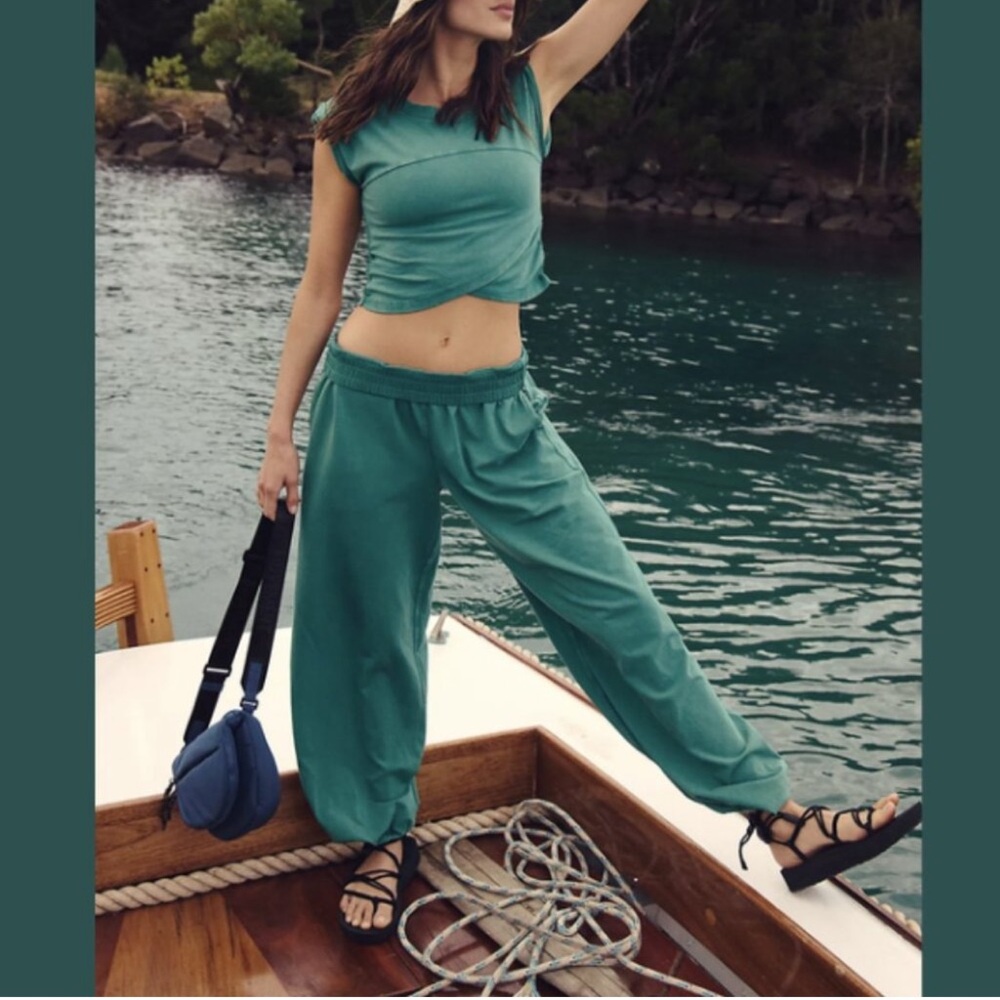 FP Movement Crossover SET!!! Size Small. In RARE COLOR Evergreen!!! NWT!!!